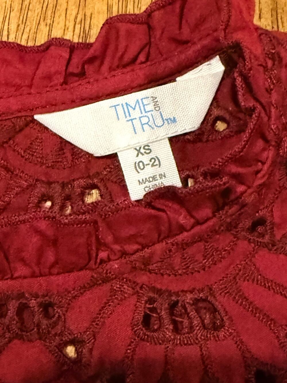 Time and Tru Burgundy Cotton Eyelet Embroidered Puff Sleeve Peasant Blouse XS